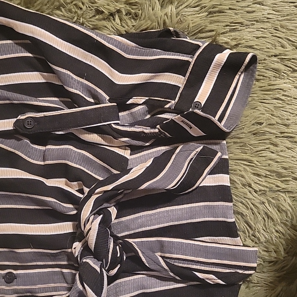 Button down blouse - Picture 3 of 3